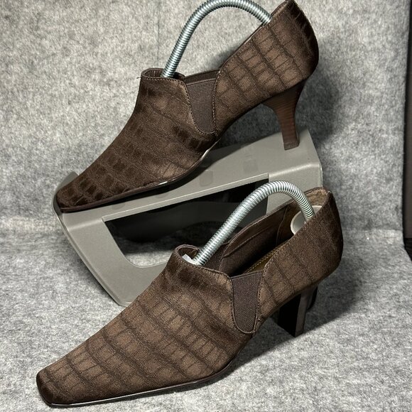 Liz Claiborne - Size 8 M - Labrynth Brown Crocodile Pattern Stretch Bootie Shoes - Picture 1 of 10